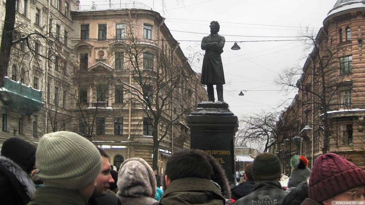 Памятник А. С. Пушкину в Петербурге на Пушкинской улице. 08.02.2019.