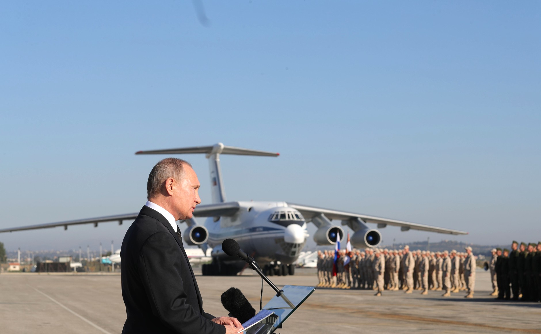 Владимир Путин во время посещения авиабазы Хмеймим в Сирии. 17 декабря 2017 г.