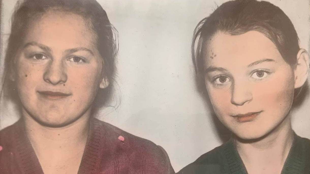 Екатерина Александровна (слева) с сестрой Марией, 1978 г.