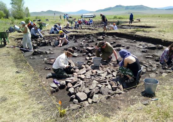 Проведение раскопок на одном из древнейших скифских курганов Туннуг (Республика Тыва)