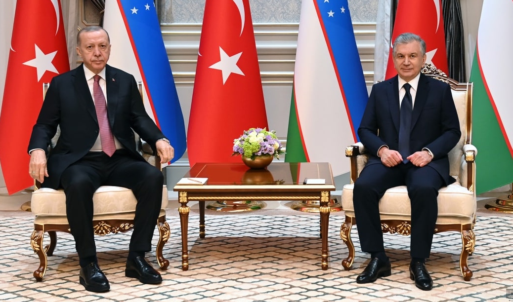 Президенты Турции Режеп Эрдоган и президент Узбекистана Шавкат Мирзиёев