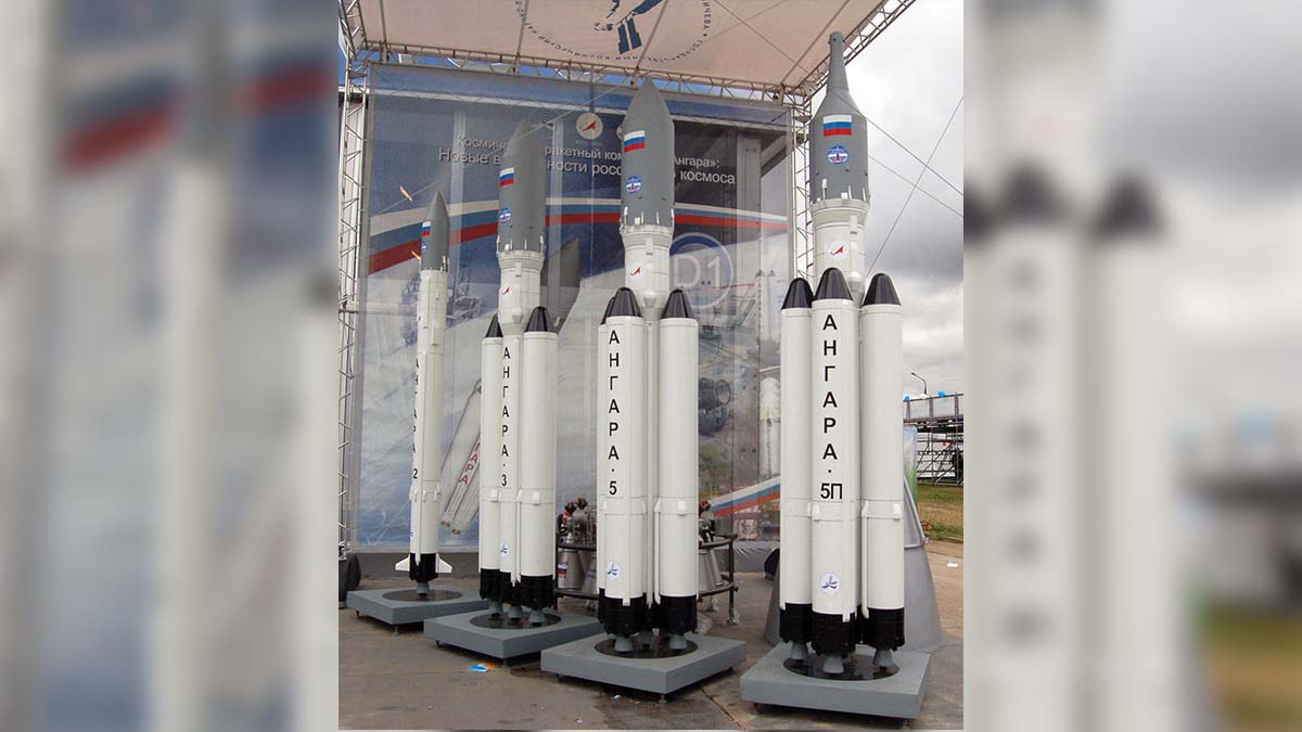 Макеты различных компоновок ракет-носителей «Ангара» на МАКС-2009