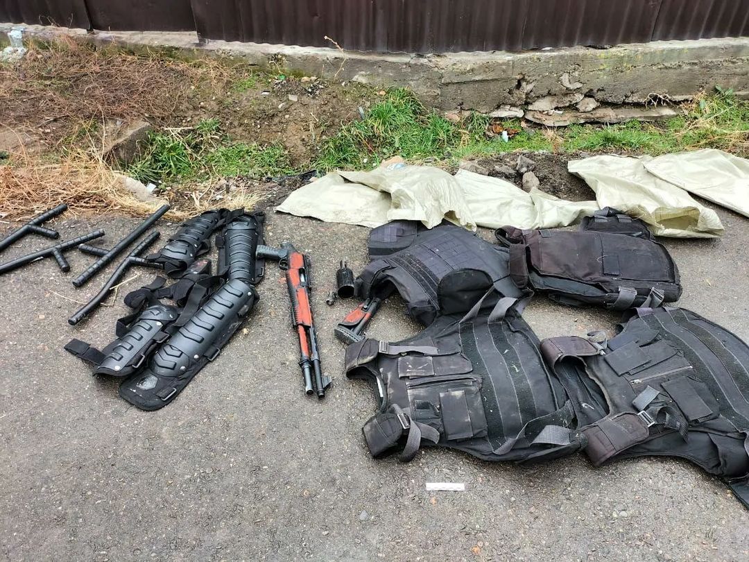 Оружие и спецсредства, обнаруженные в Таразе