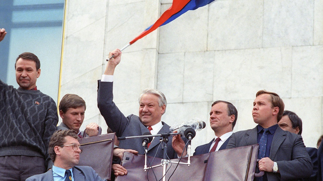 Борис Ельцин после поражения ГКЧП. 22 августа 1991