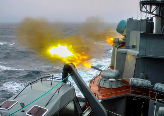 БПК «Адмирал Левченко» Северного флота вышел в море на учение с боевыми стрельбами