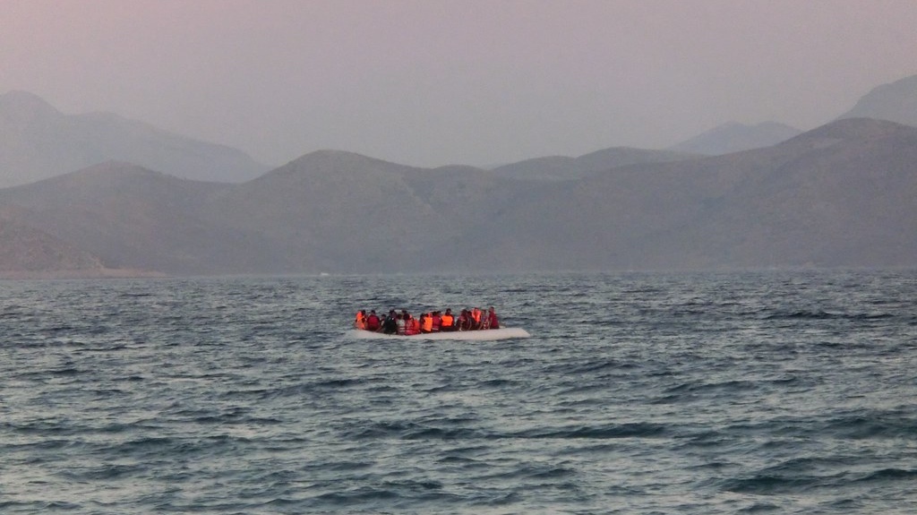 Лодка с мигрантами