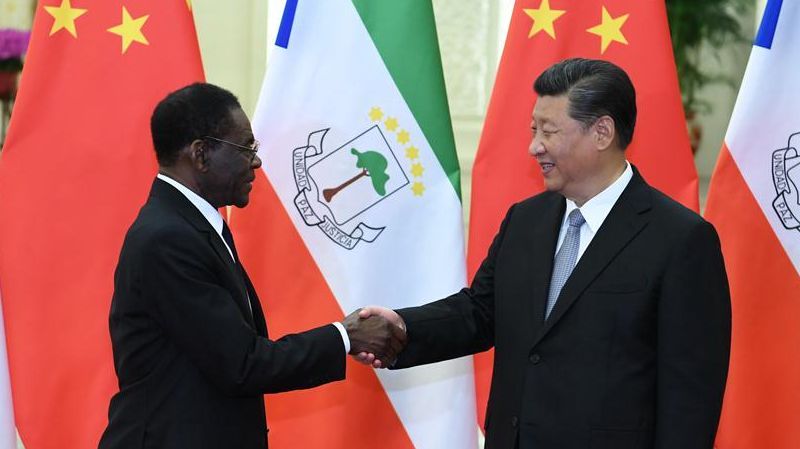 Президент Экваториальной Гвинеи Теодоро Обианг Нгема Мбасого и председатель КНР Си Цзиньпин