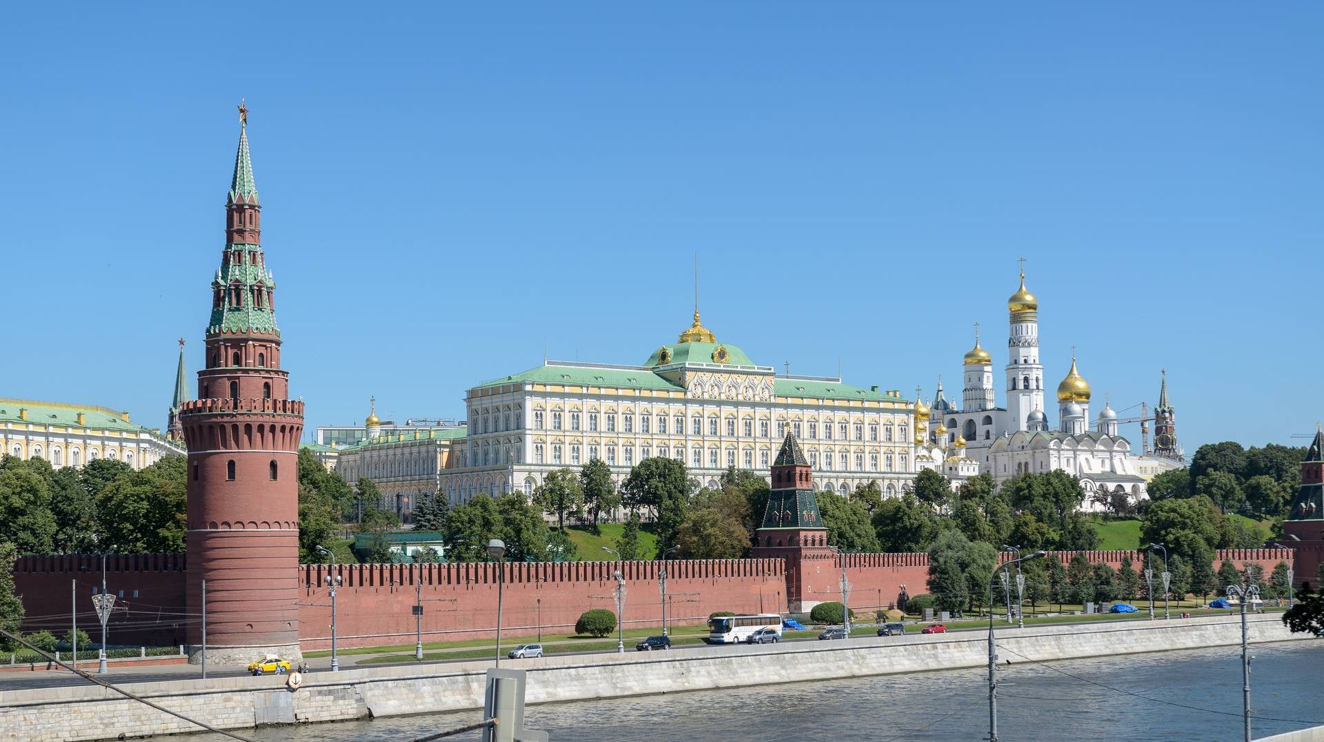 Кремль со стороны Кремлёвской набережной, Москва. 13.07.2014