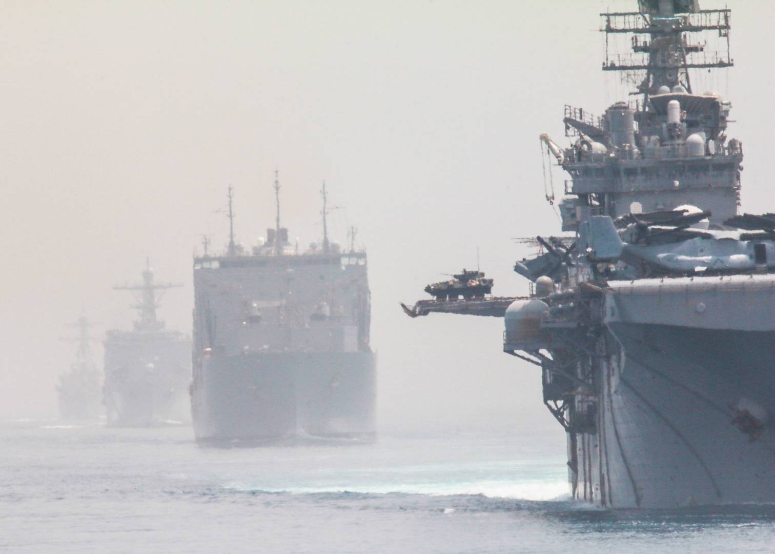 Американские корабли 5-го флота демонстрируют доминирование США в Красном море