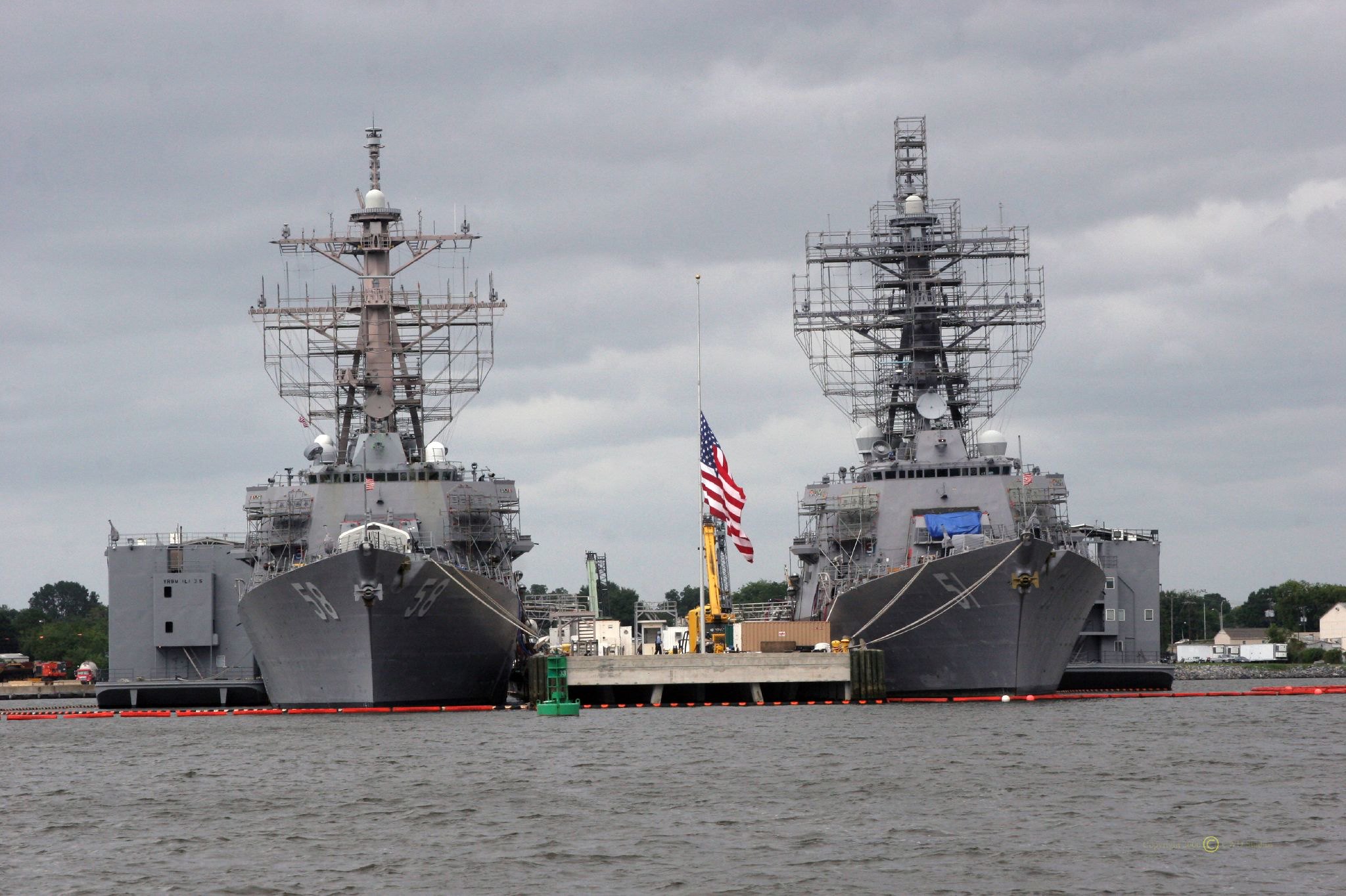USS Laboon (DDG-58) и  Arleigh Burke (DDG-51)