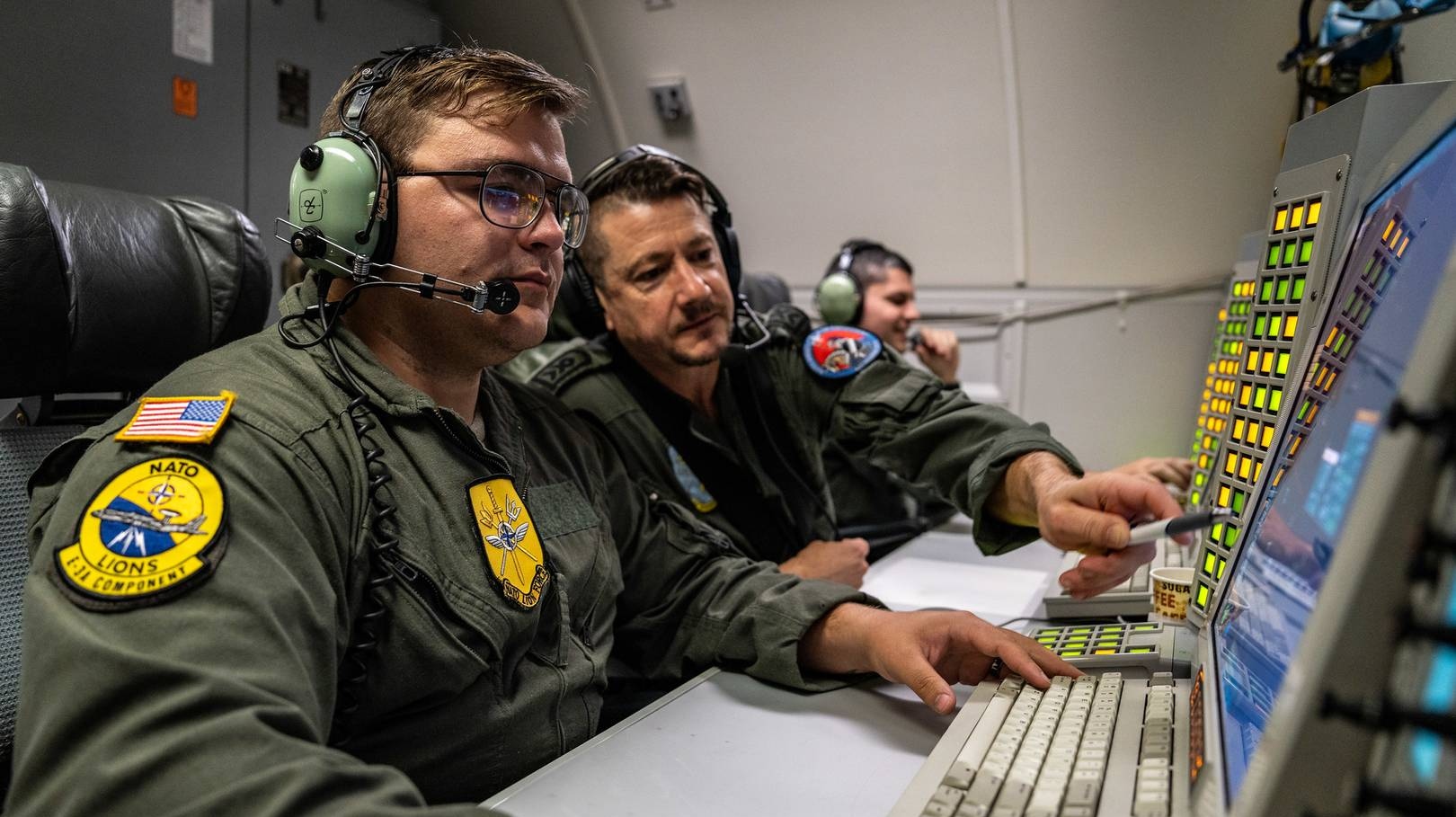 Военные НАТО проводят операцию Eastern Sentry