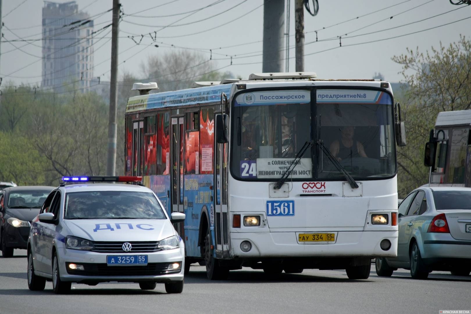 Автобус 24 и автомобиль ДПС. Омск