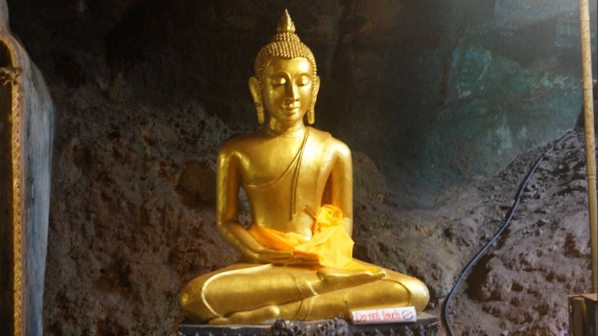 Будда в таиландском храме