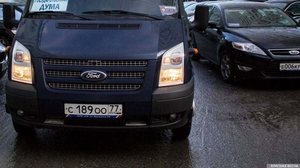 Автомобиль Ford