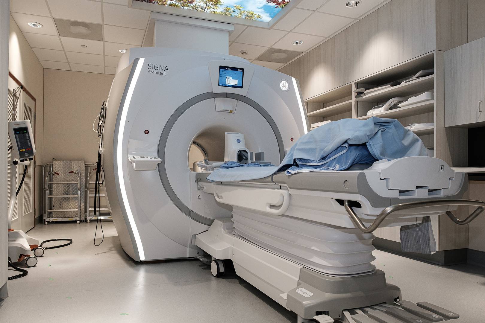 Магнито-резонансный томограф (МРТ)