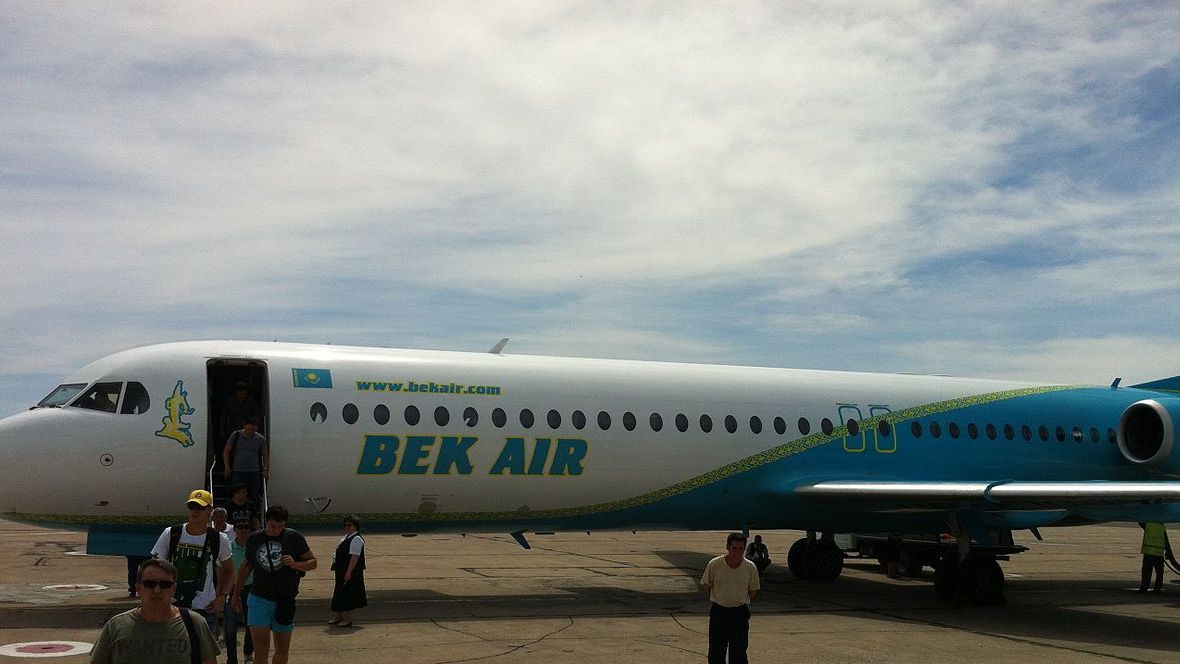 BekAir Fokker 100