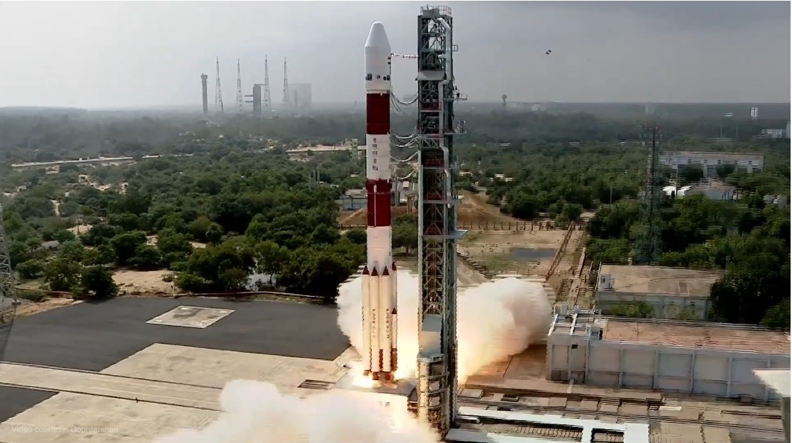 Индийская ракета PSLV C-54 ISRO с двумя спутниками связи Thybolt. 26 ноября 2022 года