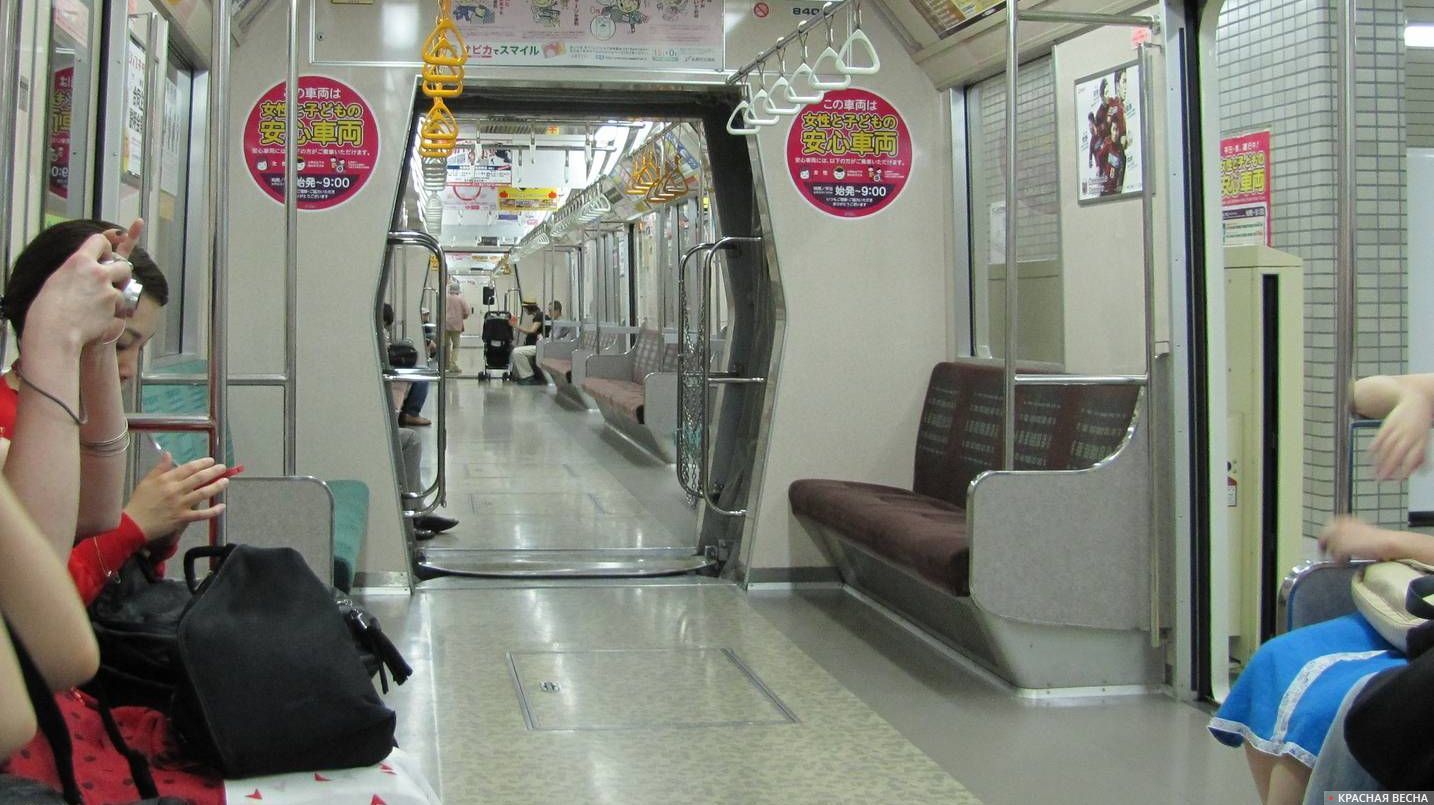 Поезд в японском метро