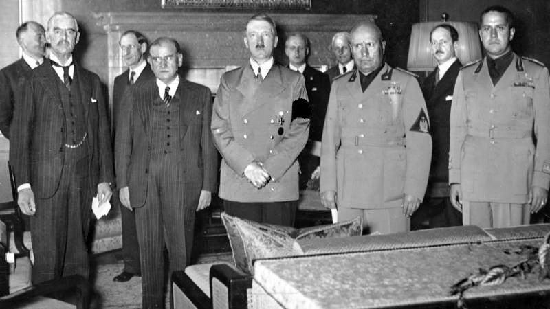 После подписания Мюнхенских соглашений 1938 года. Слева направо Чемберлен, Даладье, Гитлер, Муссолини, Чиано