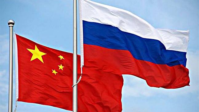 Флаги России и Китая