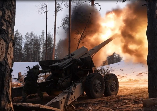 Расчеты артиллерийских орудий «Гиацинт-Б» и «Мста-Б» уничтожили закрытые огневые позиции ВСУ в зоне СВО