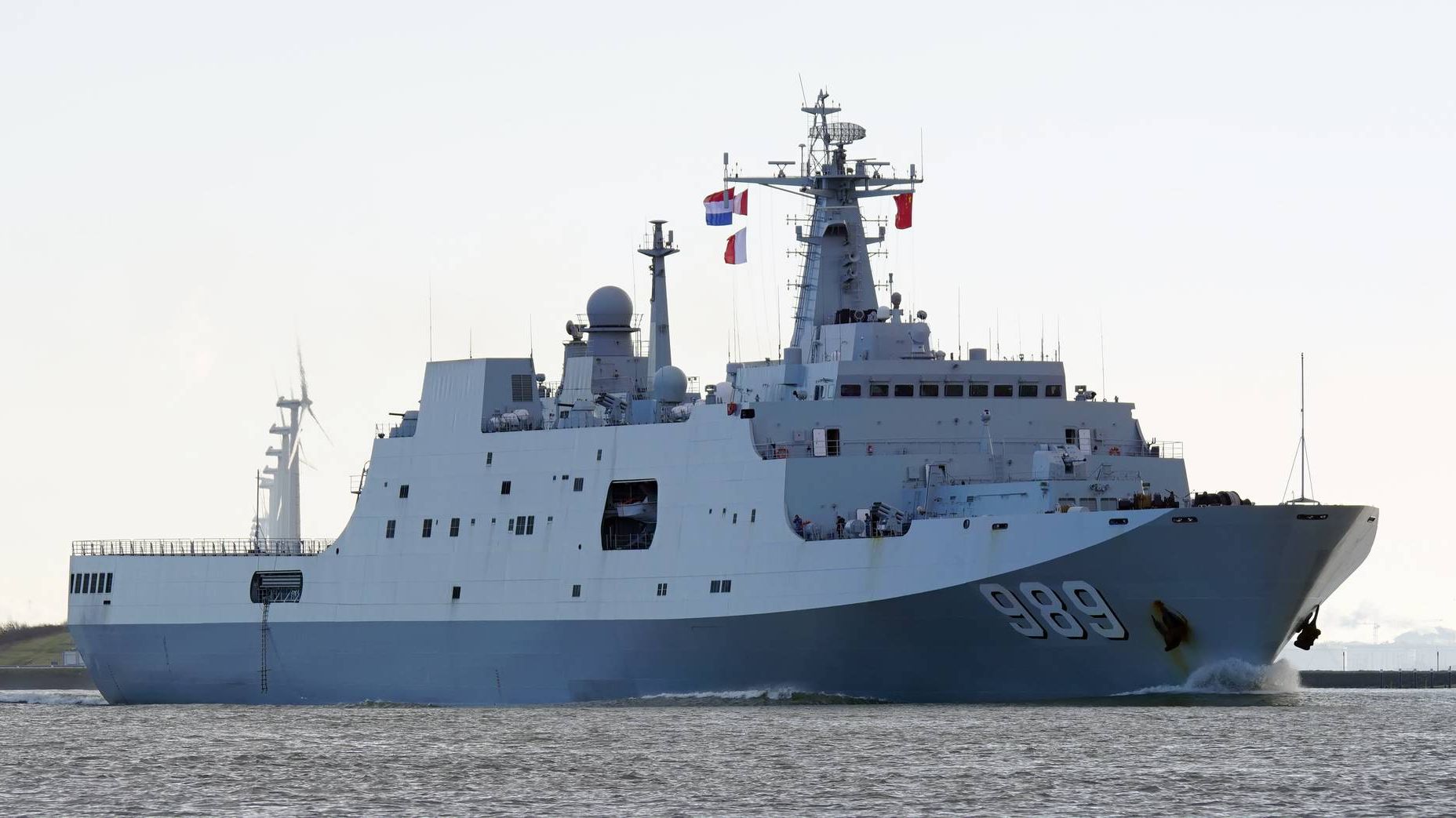 Ударный десантный корабль «Чангбай Шань» ВМС Китая