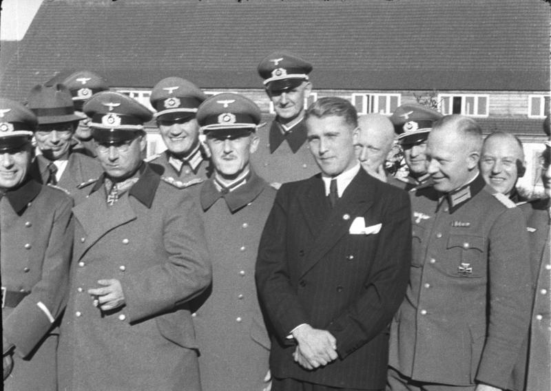 Вернер фон Браун c генералами вермахта. 1941