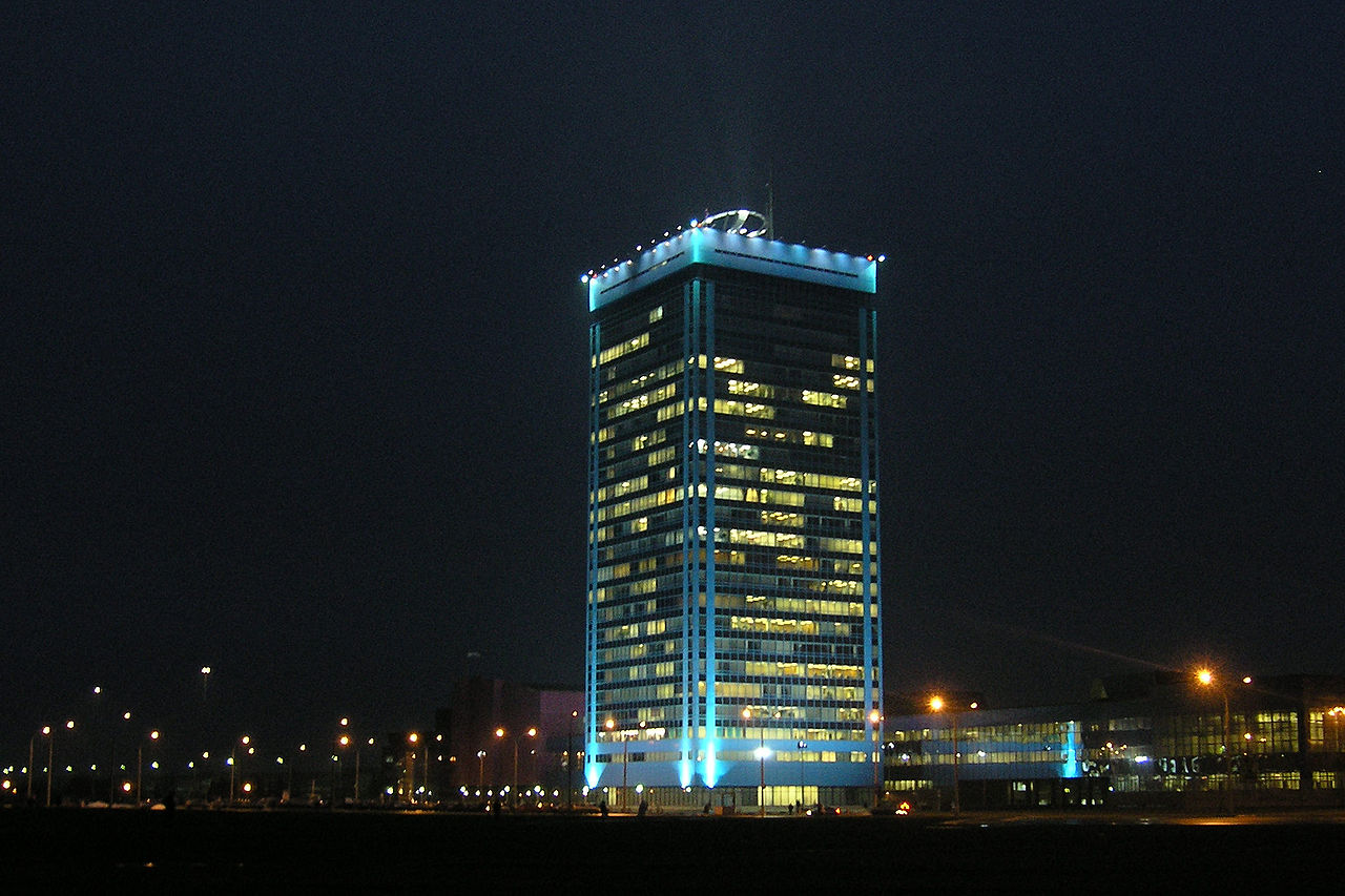 Здание заводоуправления АвтоВАЗа в Тольятти [(cc) ShinePhantom]