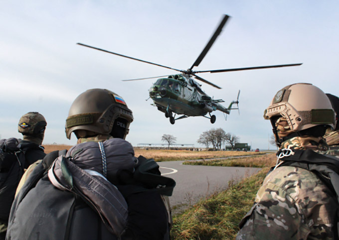 Летно-тактическое учение с экипажами Ми-8 вертолетного полка морской авиации
