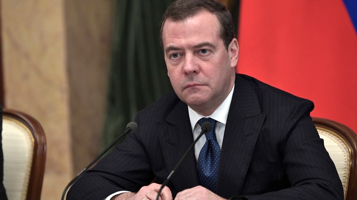 На расширенном совещании с членами Правительства. Председатель Правительства Дмитрий Медведев