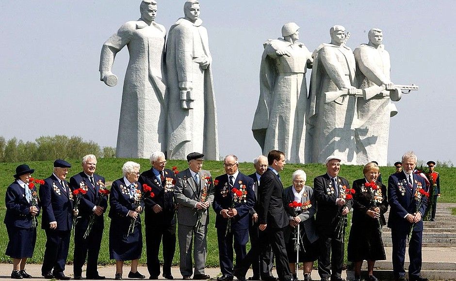 Дмитрий Медведев встретился с ветеранами
