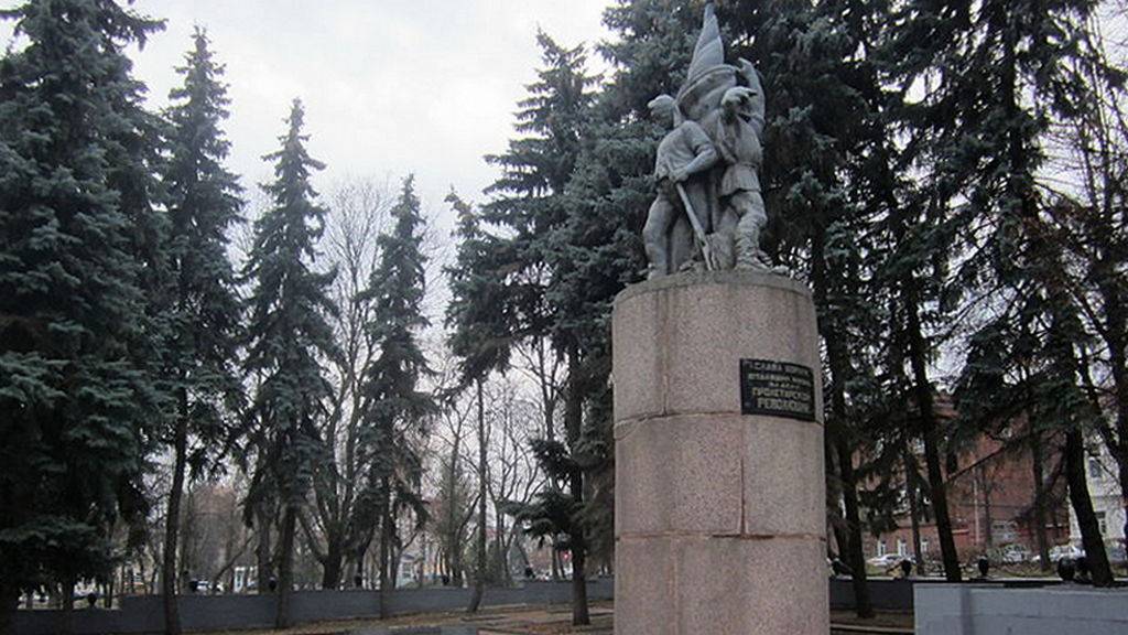 Памятник Борцам революции в Пензе
