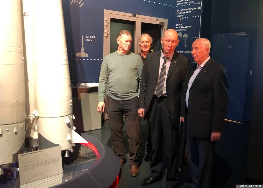 Ветераны Байконура на экскурсии в Музее космонавтики