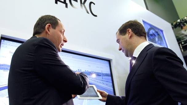 Председатель Правительства Дмитрий Медведев и генеральный директор ООО «Яндекс» Аркадий Волож, 24 декабря 2012