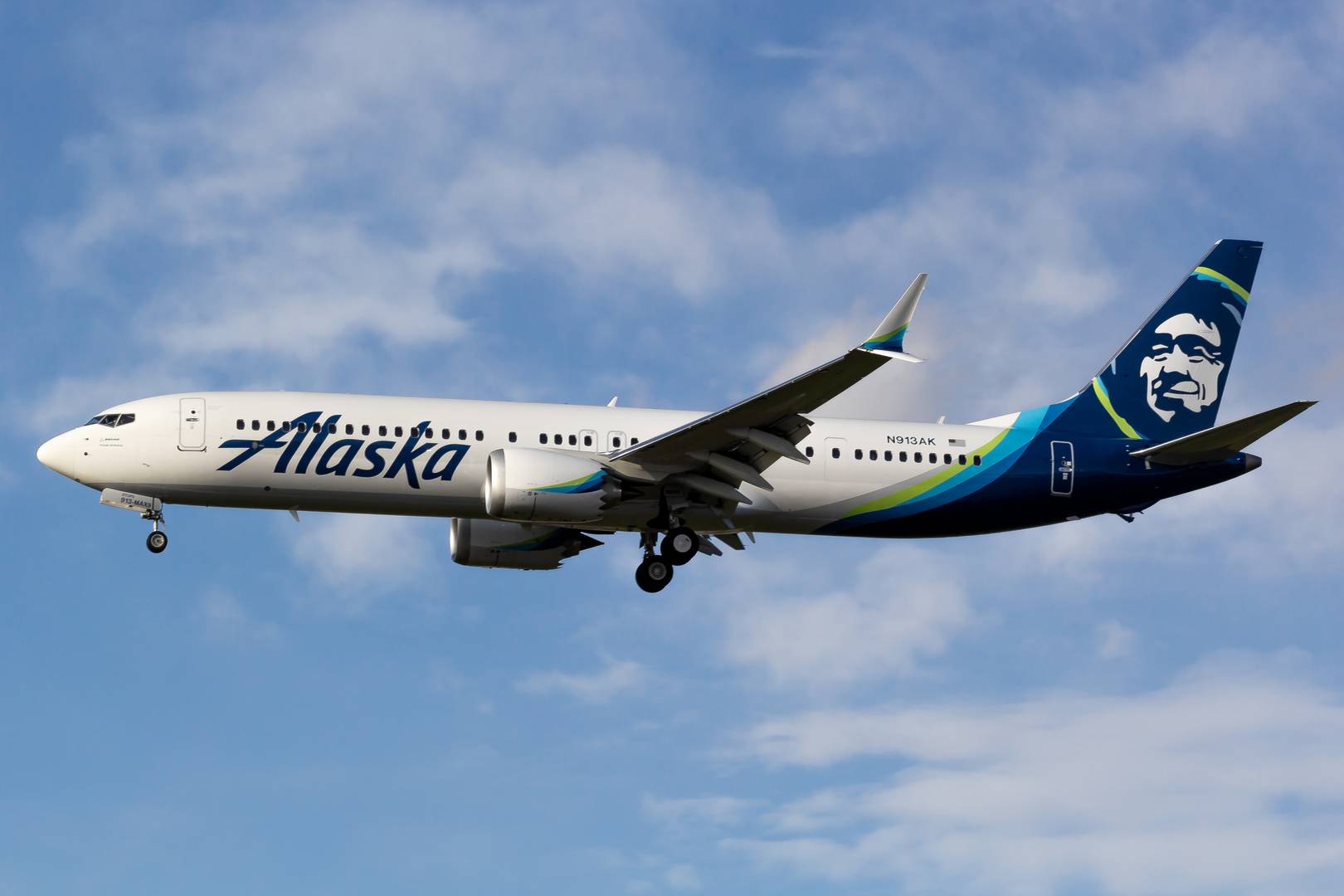 Самолет 737MAX9 авиакомпании Alaska Airlines