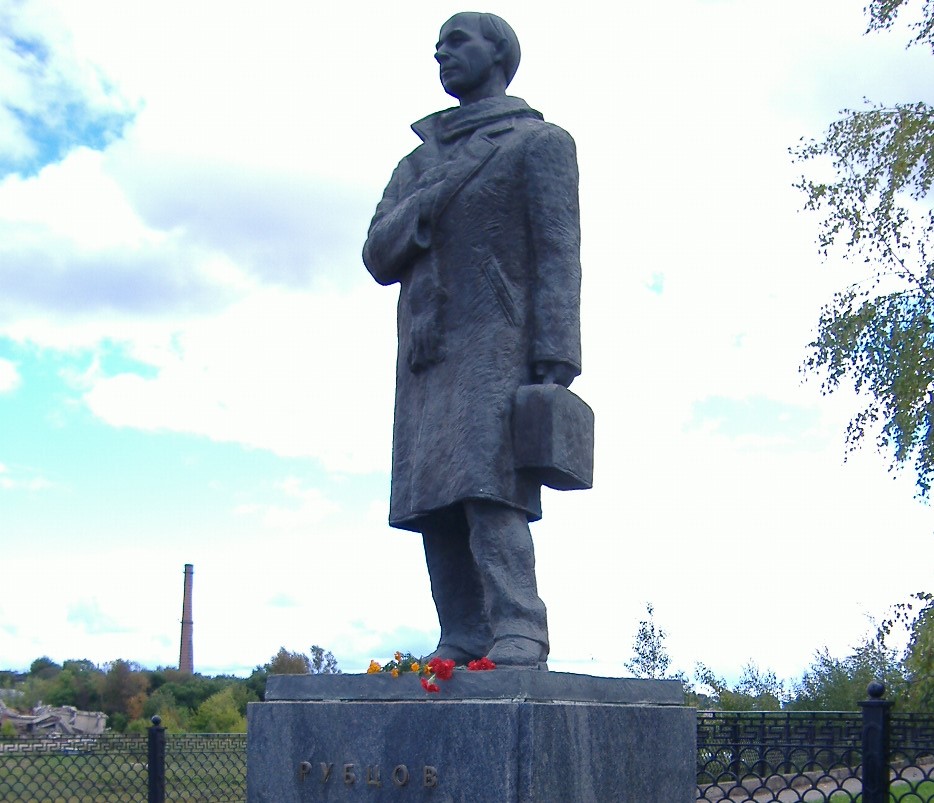 Статуя Рубцову