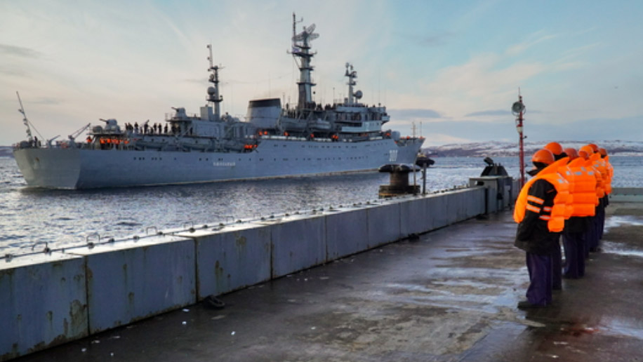Учебный корабль «Смольный» прибыл в Североморск