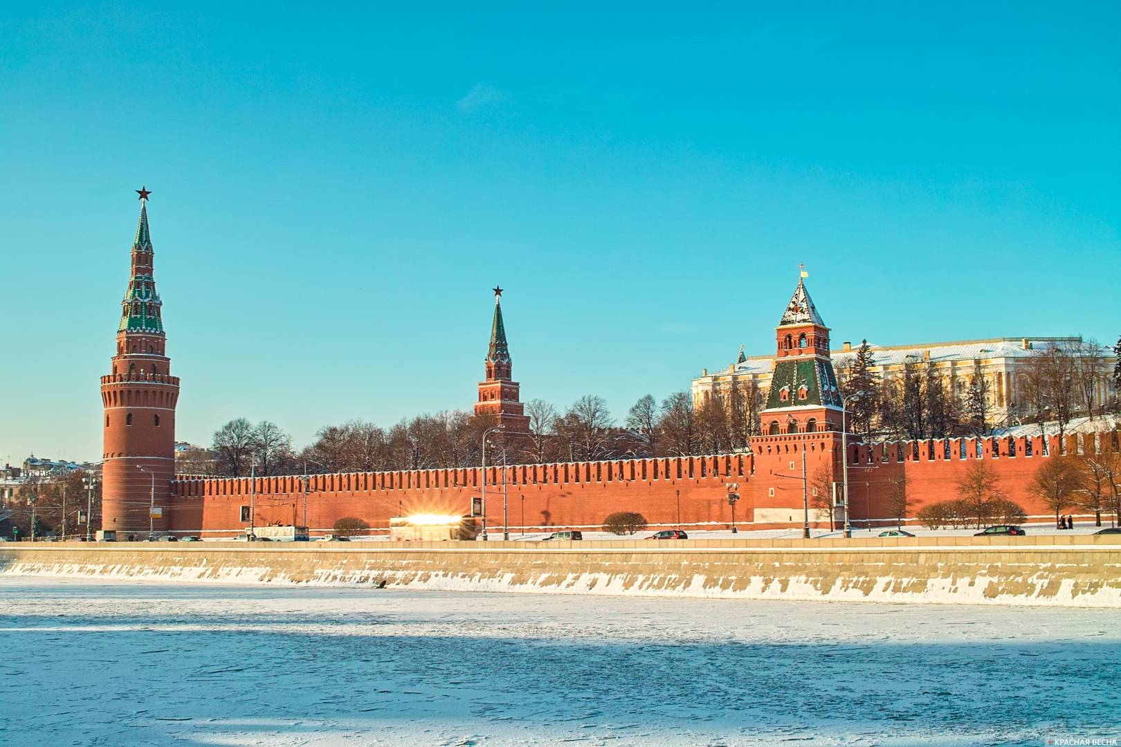 Кремль. Зима. Вид с реки. Москва.