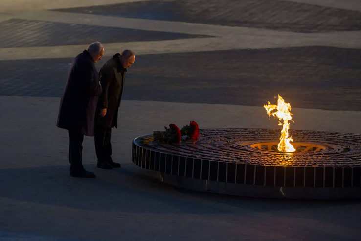 Владимир Путин и Александр Лукашенко на открытии мемориала в память о мирных жителях СССР – жертвах нацистского геноцида в годы Великой Отечественной войны