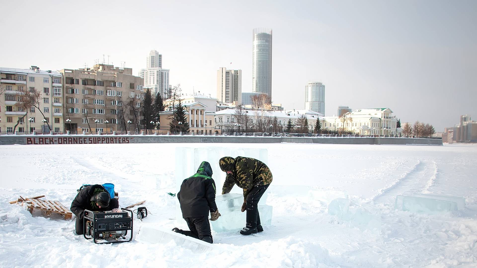 Поставь екатеринбург. Екатеринбург зима. Екатеринбург Мороз. Екатеринбург пруд зимой. ЕКБ городской пруд зимой.