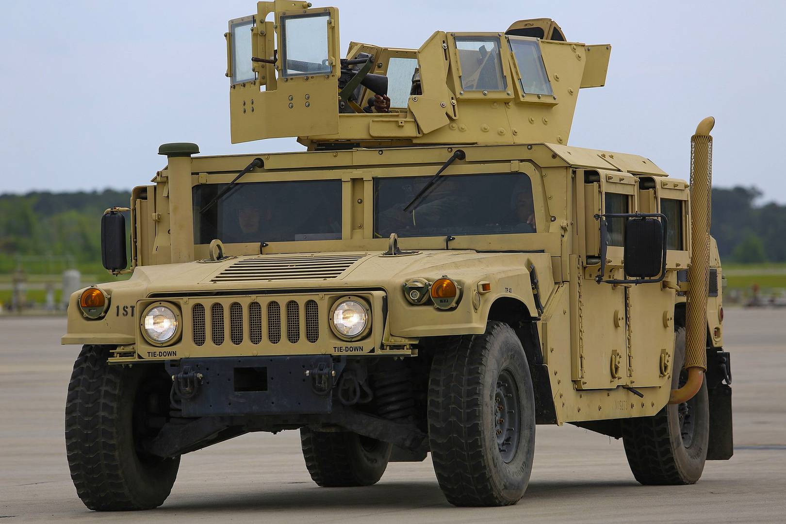 Военный автомобиль HMMWV (США)