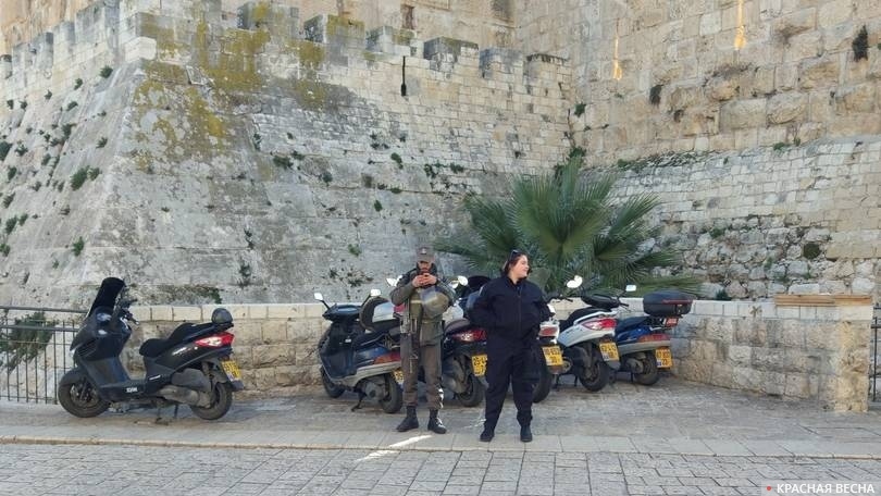 Израильский охранник старого города у Яфских ворот. Иерусалим