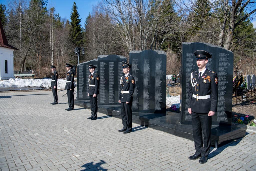 Мемориал памяти узников фашистских лагерей на кладбище в Песках (Петрозаводск)