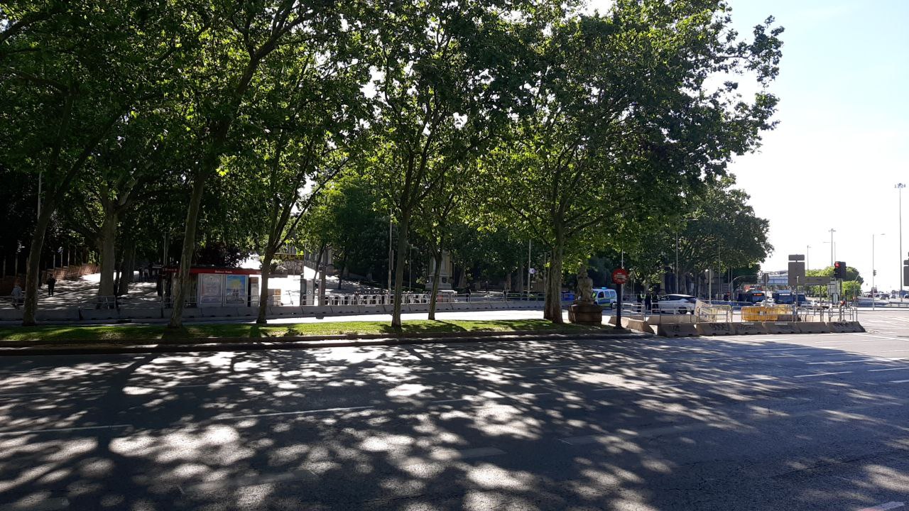 Улица Аточе перед шествием «Бессмертного полка» в Мадриде, 8 мая 2022