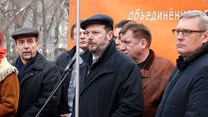 Владимир Кара-Мурза (в центре)