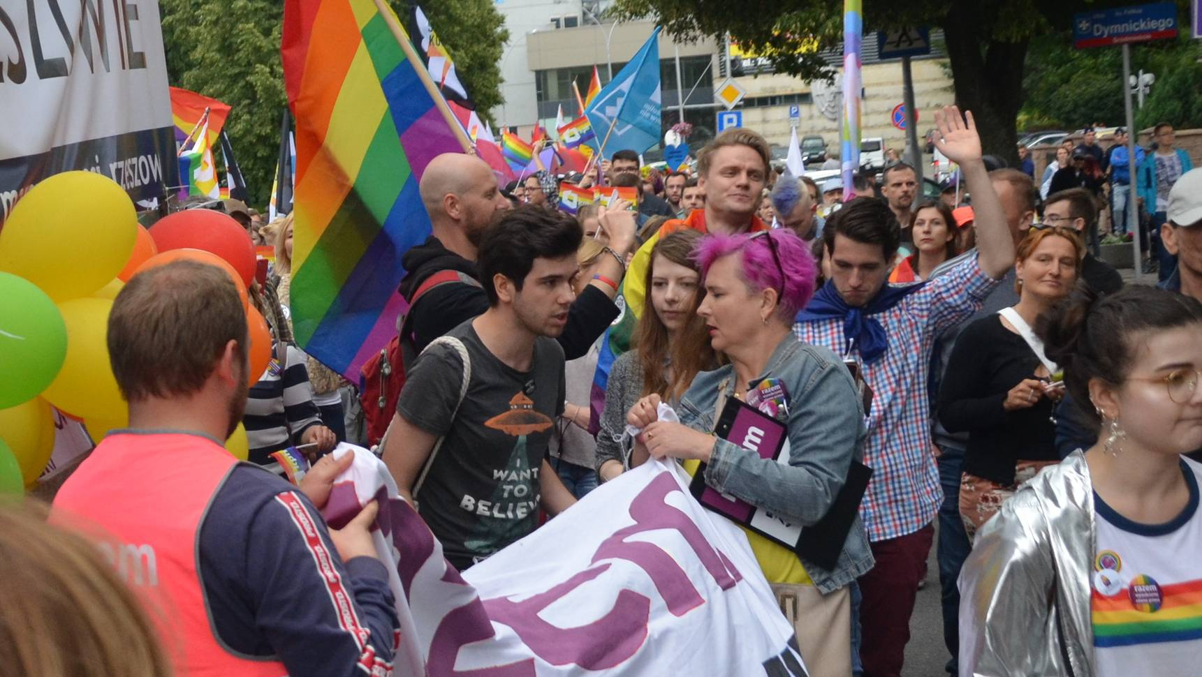 Геев-колаборационистов из России не пустили на гей-парад в Варшаве | ИА  Красная Весна