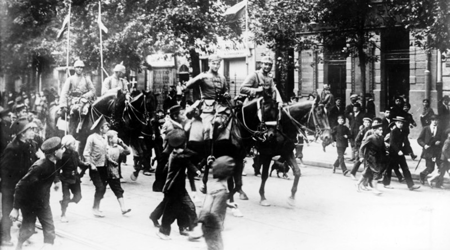Немецкая кавалерия входит в Варшаву. 5 августа 1915