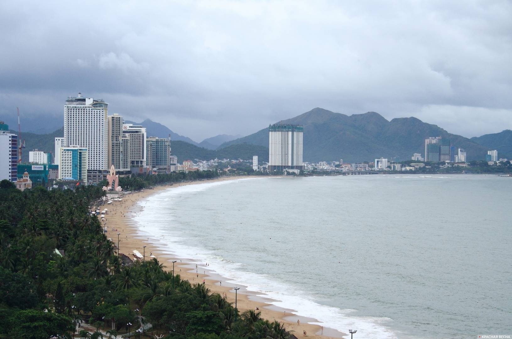 Вид на пляж Нячанга. Вьетнам