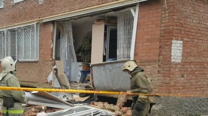 Обрушение стены дома в результате взрыва газа. Армавир, Краснодарский край