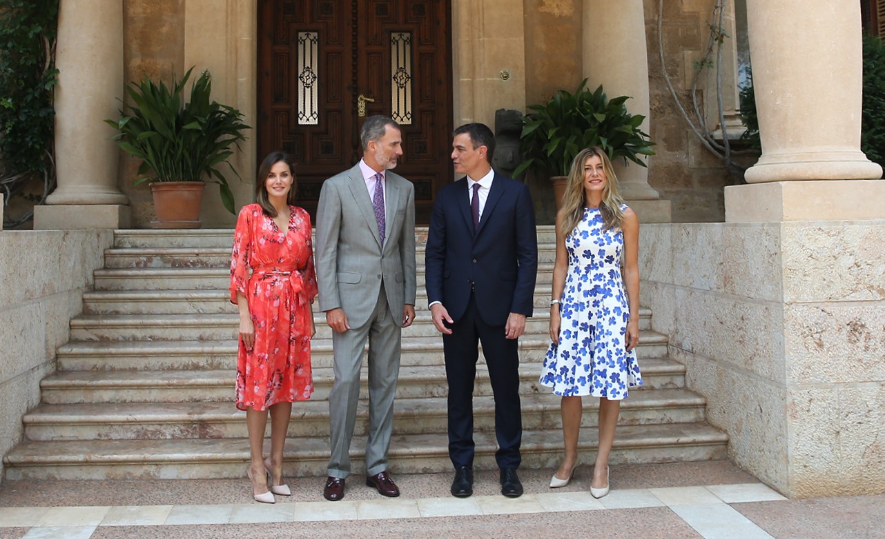 Испанские королева Летиция и король Фелипе VI, премьер министр Испании Педро Санчес с женой Бегоньей